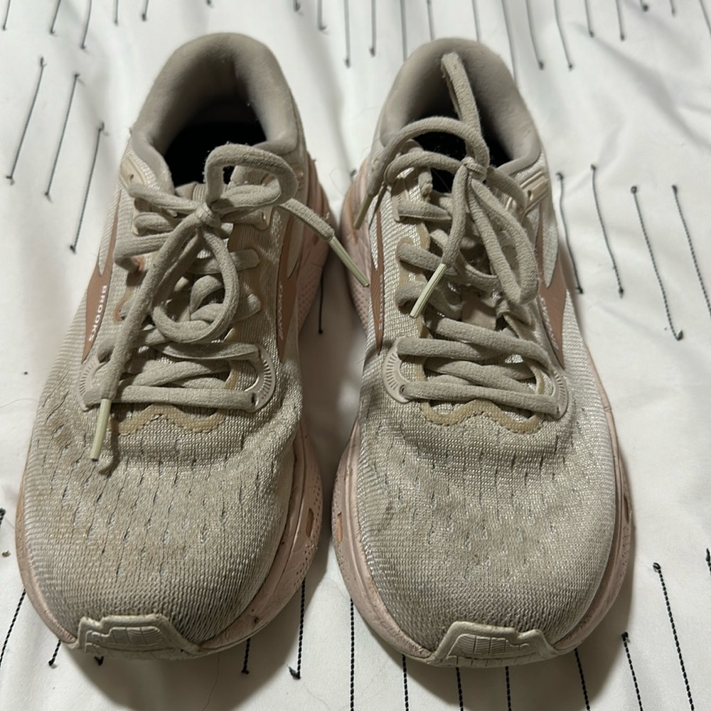 Brooks Ghost Max running shoes